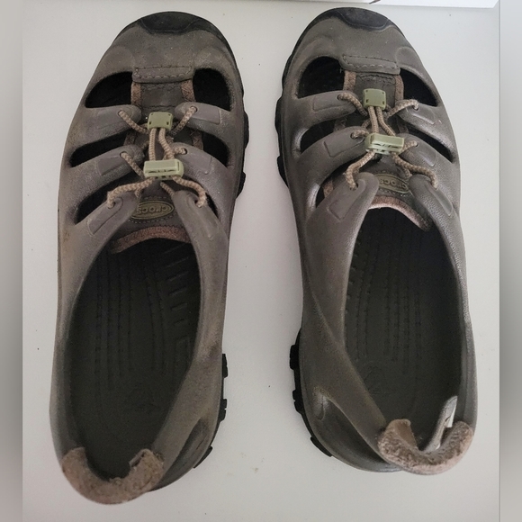 UNISEX Crocs Trailbreak Closed Toe Tan Rubber Sandals Size W10 / M8
LEAVING 5/1 - Picture 2 of 13